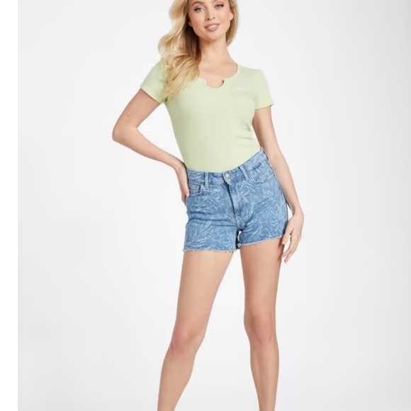 NWOT Sage Green Yara logo Notched V-neck Tee - Picture 3 of 11